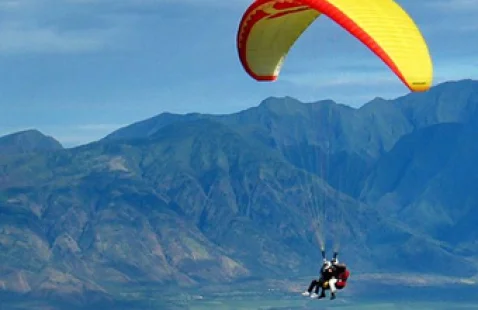 ACTIVITÉ Paragliding paragliding_indonesiatravels